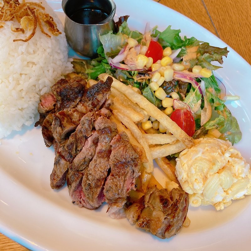 アンガスビーフのステーキサラダプレート(under the cascade)