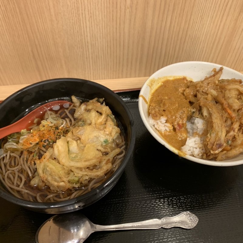 特大かき揚げそば 半カレーセット(よもだそば 銀座店)