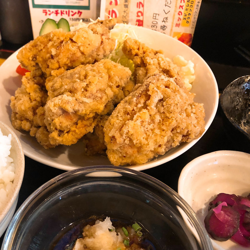 メガ竜田揚げ定食(居酒屋 二十六屋)