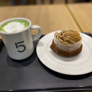 渋皮栗のモンブラン　と　抹茶ラテ(5 CROSSTIES COFFEE（ファイブ クロスティーズ グランスタ店コーヒー）)