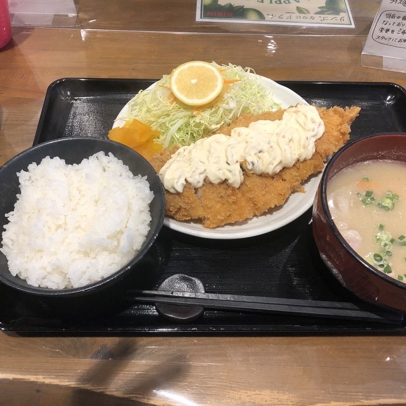 タルタルチキンカツ定食(豚菜)