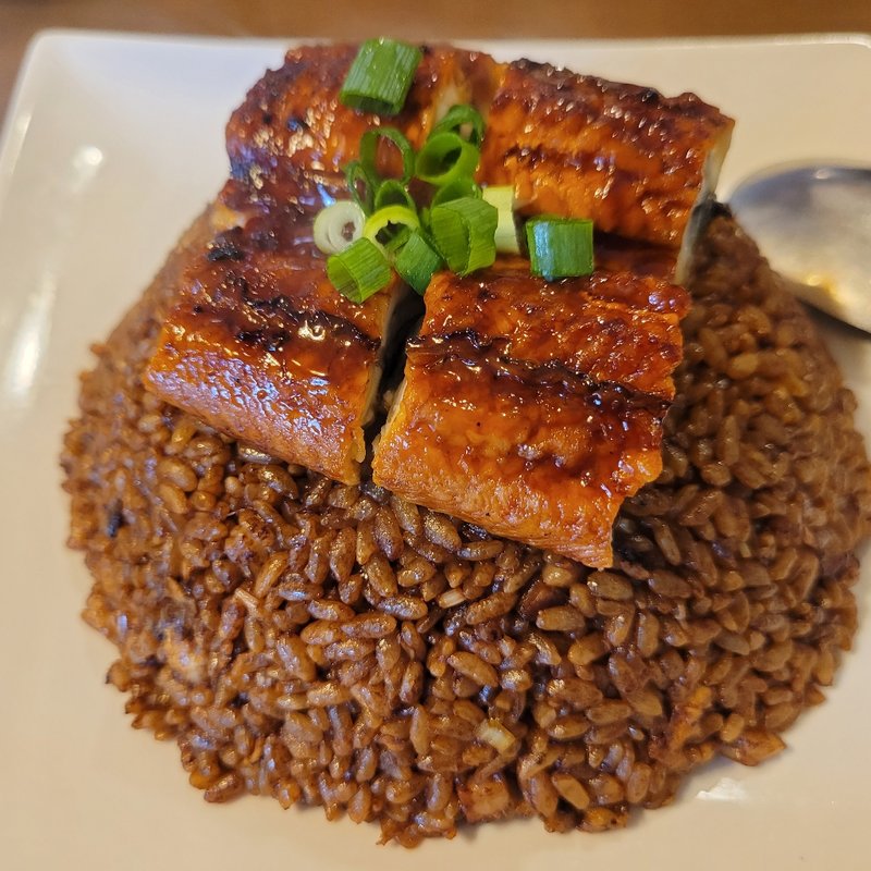 うなぎ黒チャーハン(眞好味)