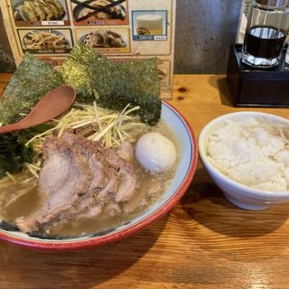 ネギチャーシュー麺&味玉トッピング（ライス無料）(椿　ラーメンショップ 木立店 )