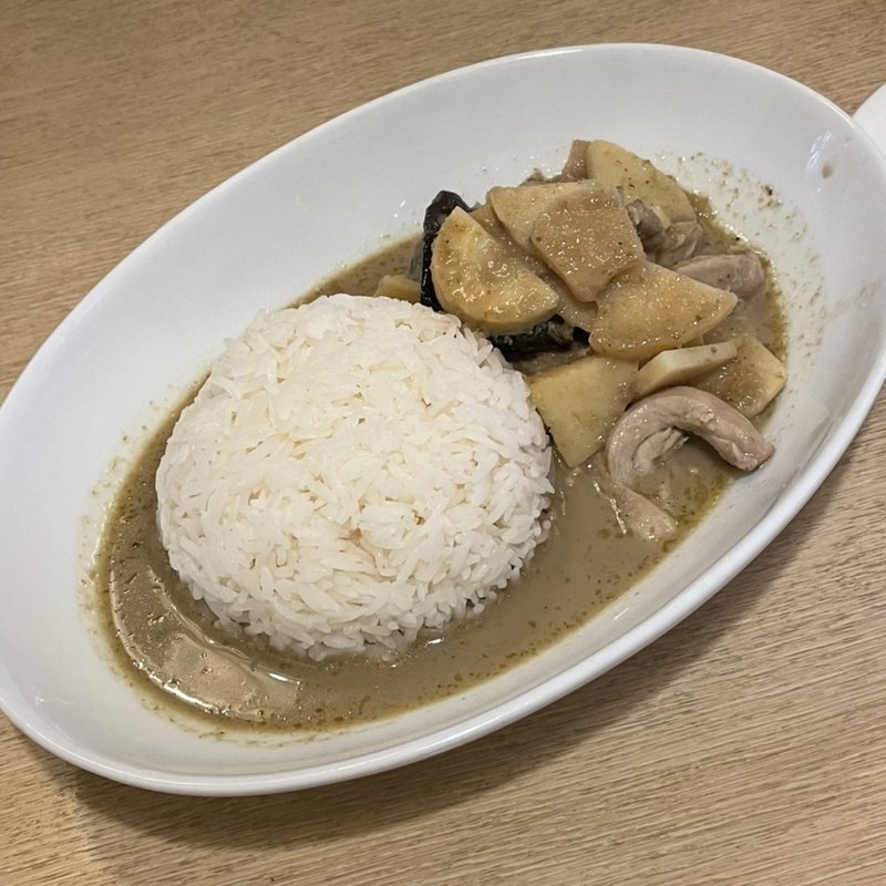 鶏肉のグリーンカレーライス付き(ブルースカイタイランド)