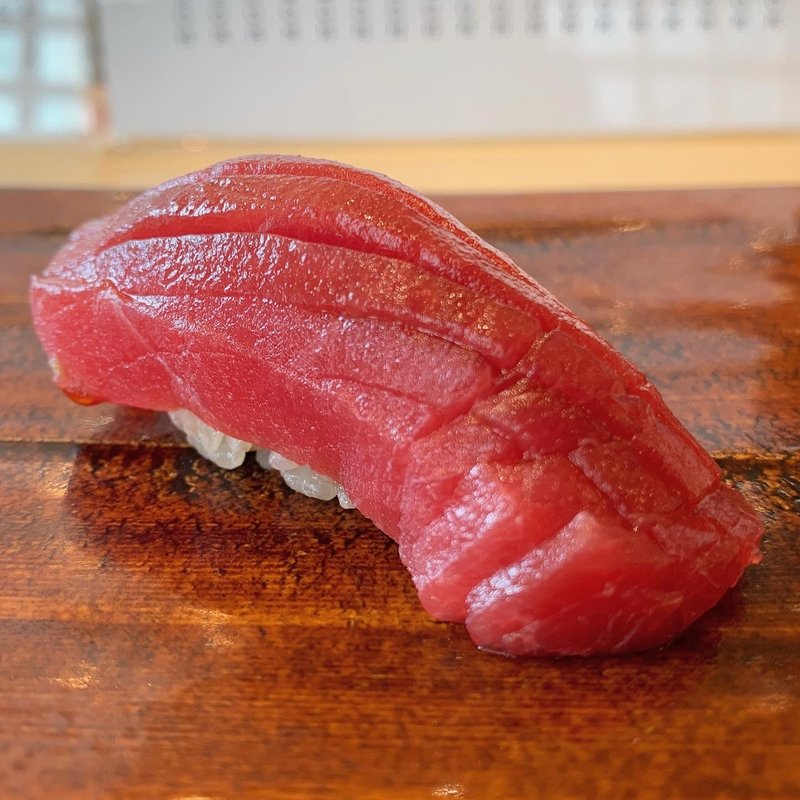 本マグロ赤身(立喰鮨 銀座おのでら)