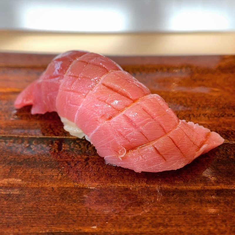 本マグロ中トロ(立喰鮨 銀座おのでら)
