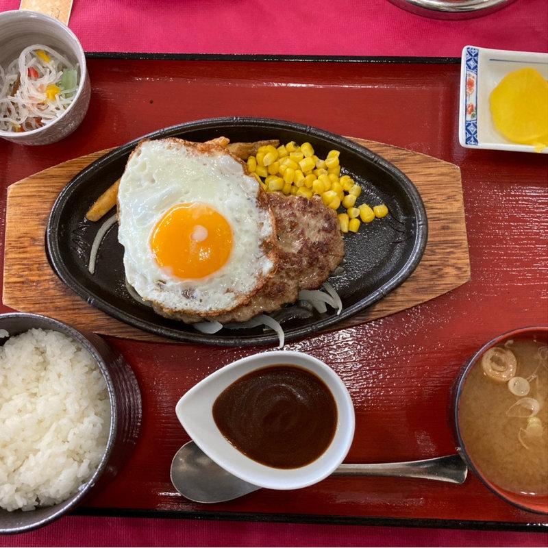 手ごねハンバーグ(きたかみカントリークラブ)