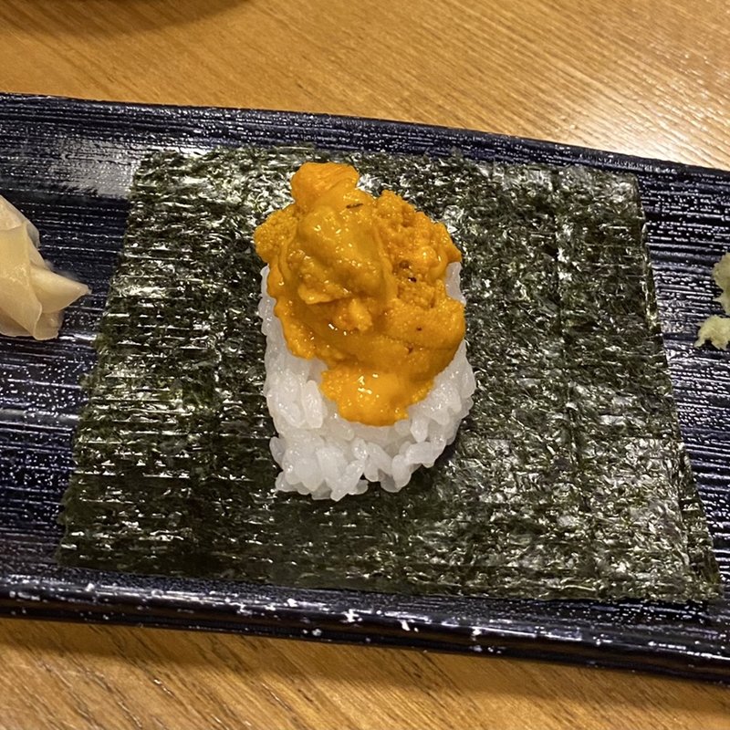 うににぎり(魚神 （うおしん）)