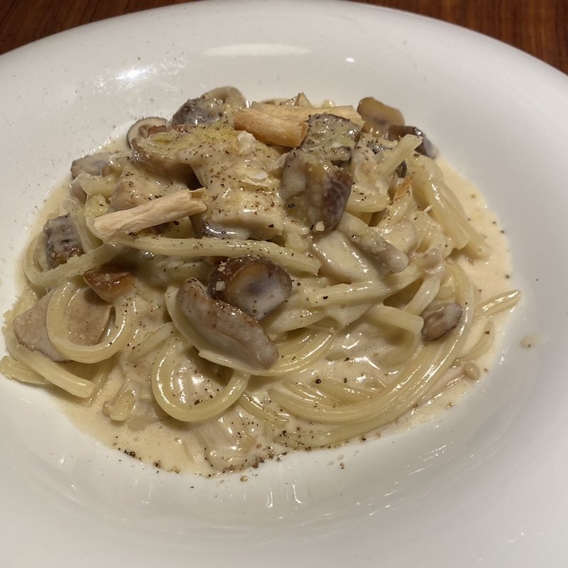 ポルチーニ茸と栗のクリームパスタ(自然派イタリア料理 リベルタ)