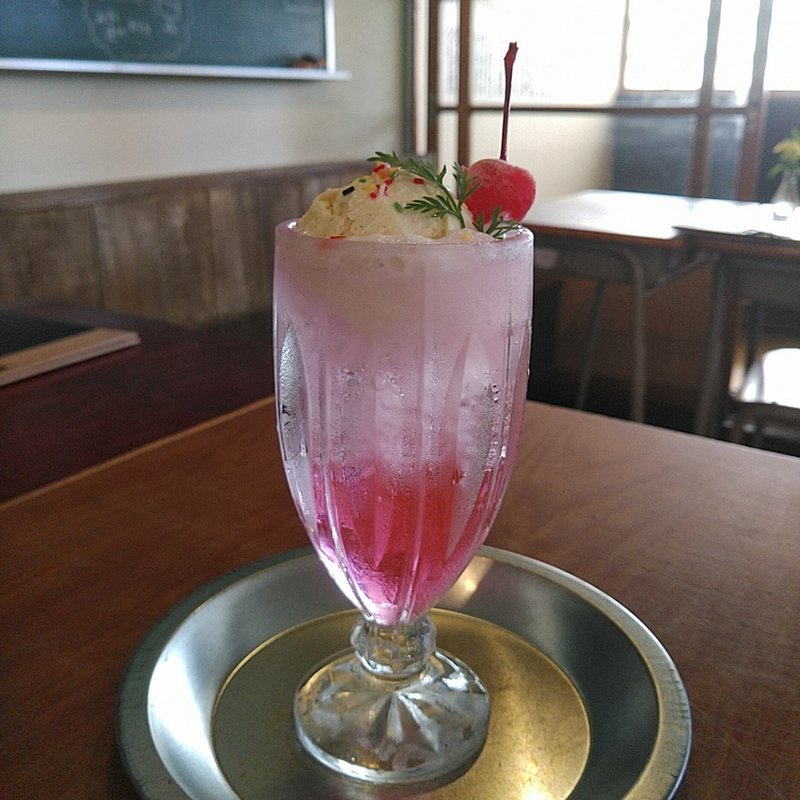 クリームソーダ　もも(喫茶去 じゅげむ)