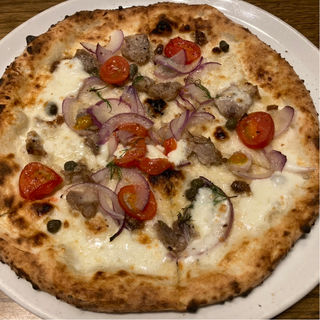 イタリアンソーセージと赤たまねぎのピッツァ(SALVATORE CUOMO＆BAR 仙台)