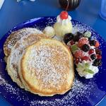 ミックスベリーとチェリーコンポートのリコッタパンケーキ(CAFE LOURDES (ルルド))