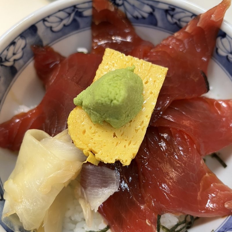 まぐろ漬け丼(築地 海鮮丼屋 つきじかんの本店)