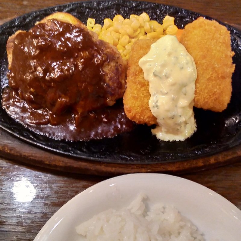 和牛ハンバーグステーキカニクリームコロッケ(バンビ 茗荷谷店)