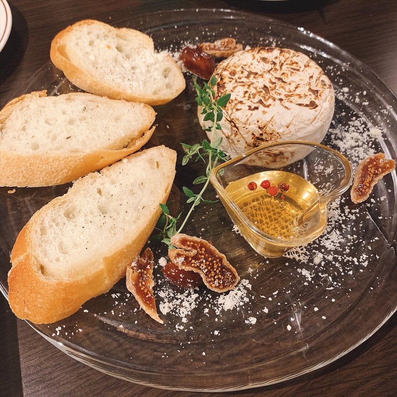 炙りカマンベール(パスタ食堂 APERTO)