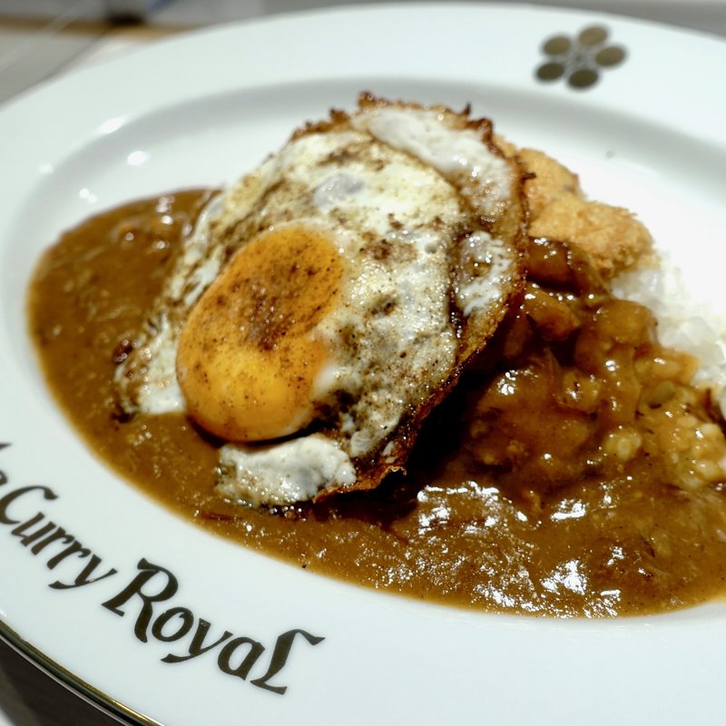 店内仕込みポークカツカレー+目玉焼き(Kusaka Curry RoyaL 阪急梅田三番街)