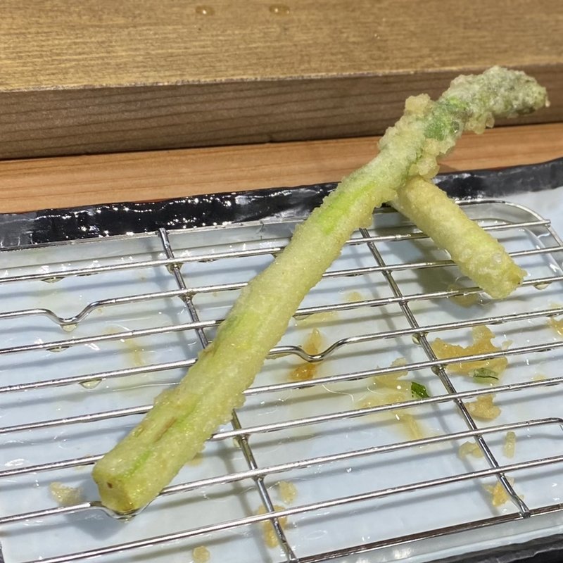 アスパラ一本揚げ(天ぷら天神　金沢店)