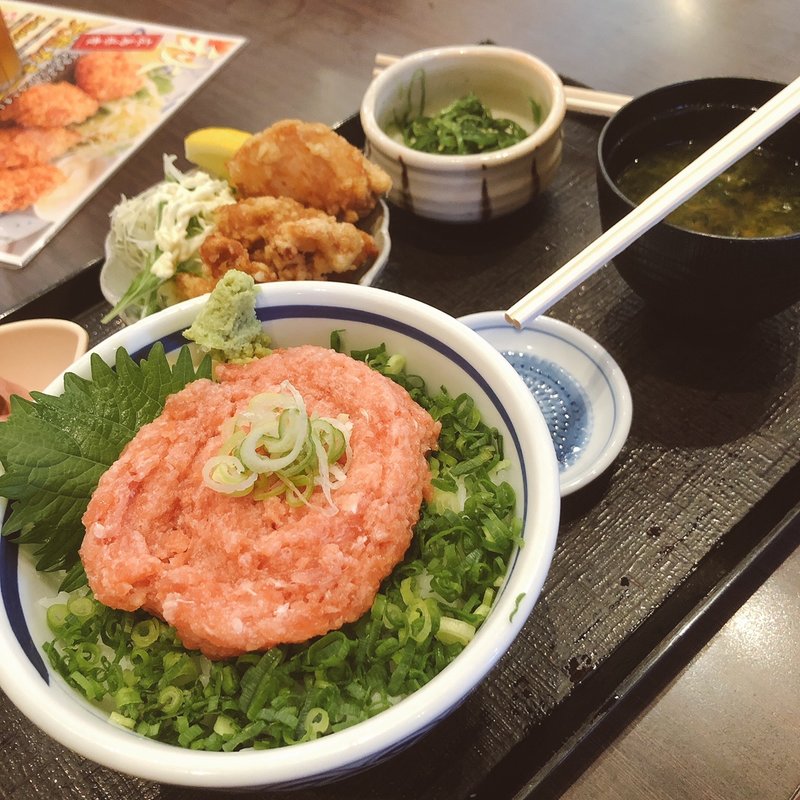 ネギトロ丼唐揚げセット(築地食堂源ちゃん モラージュ菖蒲店)