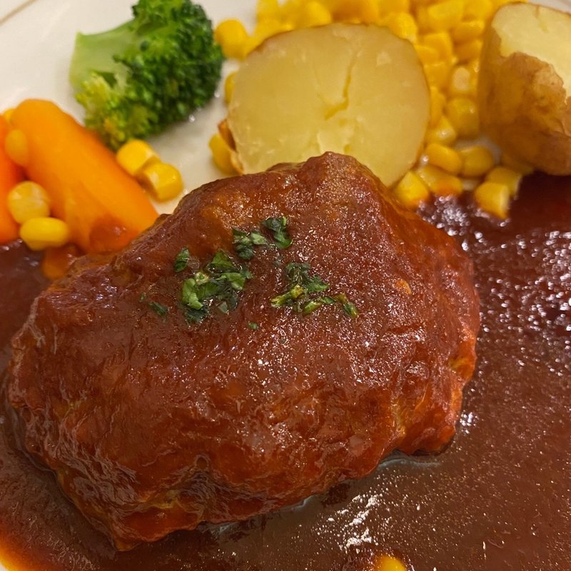 ハンバーグステーキ　デミグラスソース(山水)