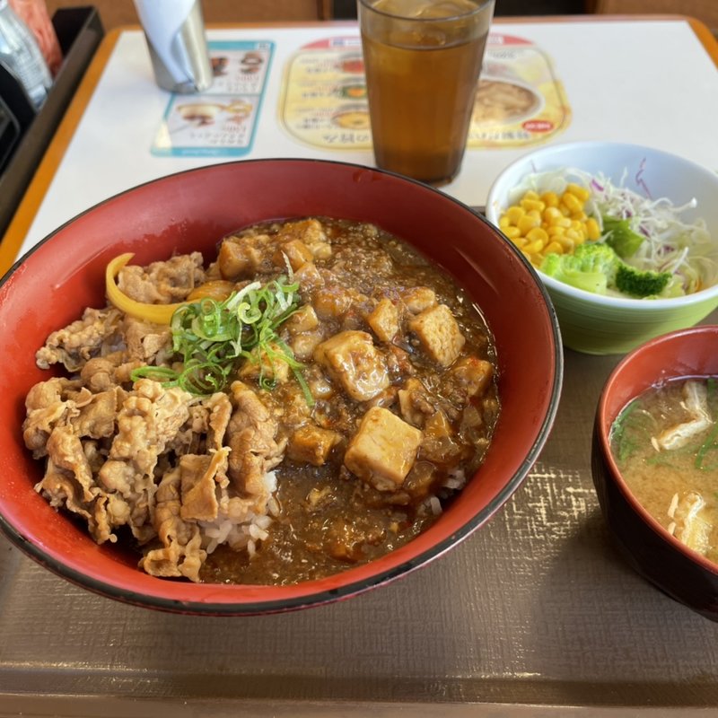 牛あいがけ麻婆丼(すき家 目白通り高野台店 （すきや）)