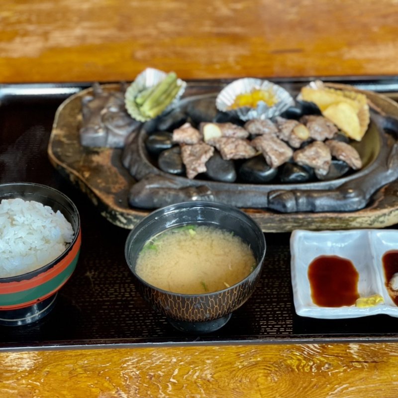 ランチヤングマンステーキ(暁亭 （アカツキテイ）)