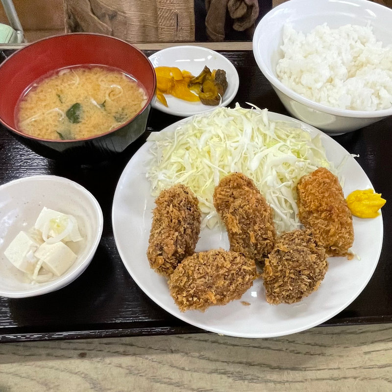 カキフライ定食(元町食堂)