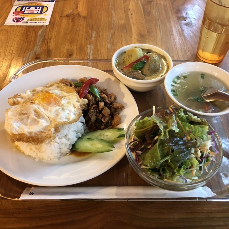 ランチセット ガパオとグリーンカレー(バンコク屋台 カオサン 渋谷宮益坂)