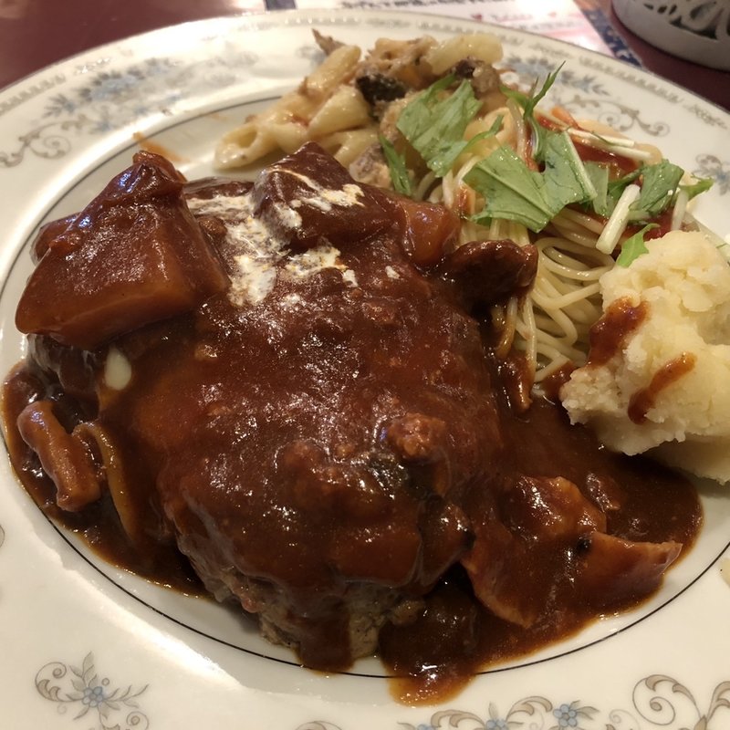 ハンバーグのチーズ風味 デミグラスソース仕立て(ジジアンドババ)