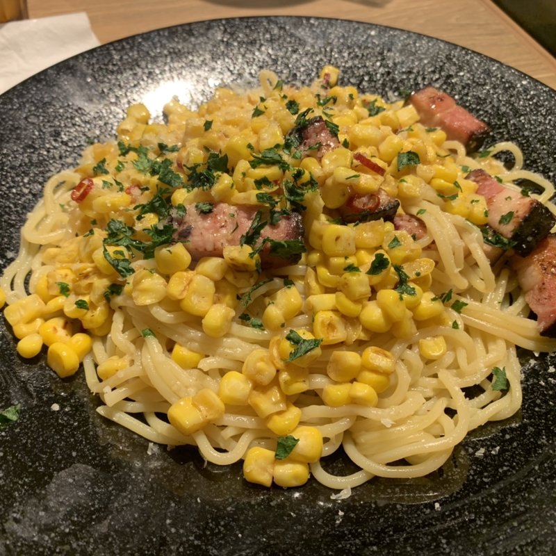 とうもろこしとベーコンのガーリックバター醤油パスタ(麦と卵　新宿西口店)