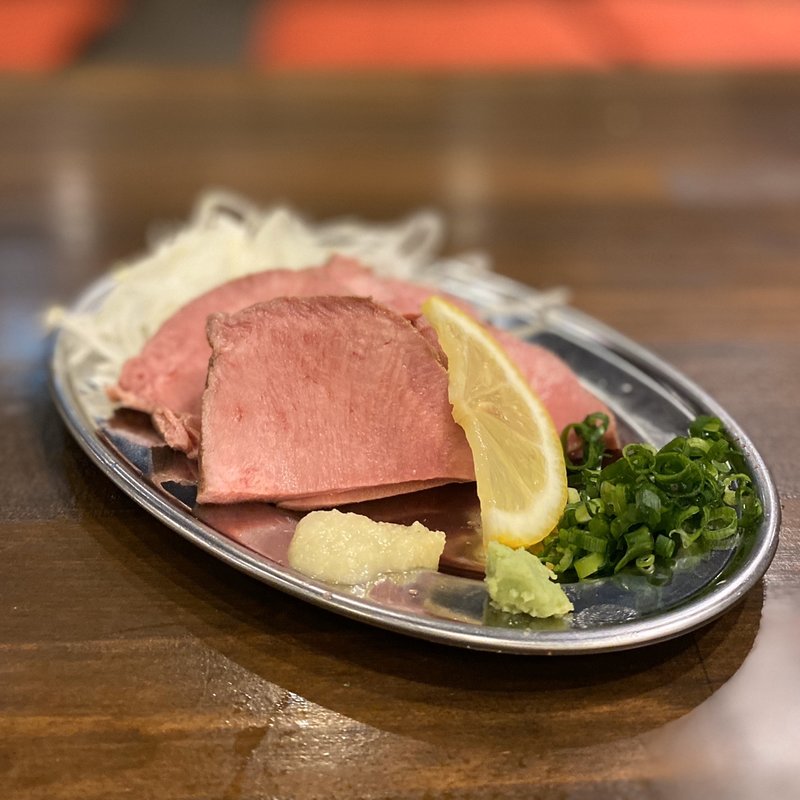 霜降り牛タン厚切り刺し(肝曇亭 太田川店)