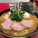 チャーシュー麺茹で卵入り