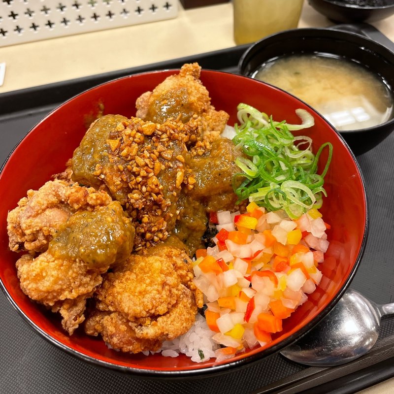 山盛り唐揚げ丼（魅惑の濃厚カレー）(松乃家 千歳船橋店 )