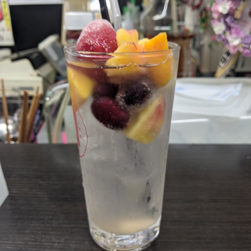 凍結まるごとフルーツピーチサワー(立ち呑み処 ふくふく)