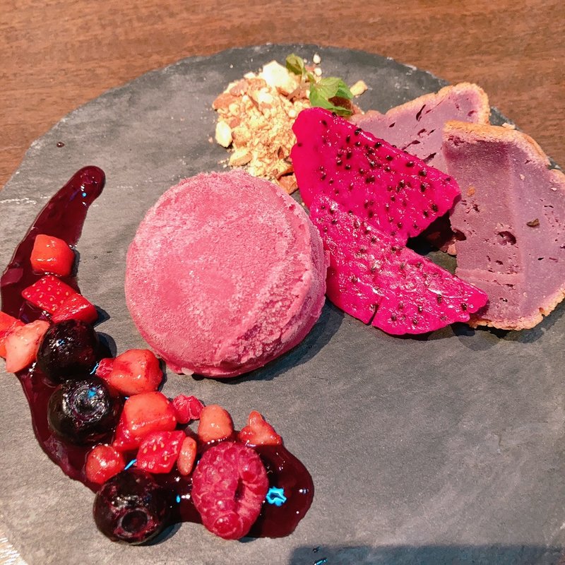 月夜の甘き囁き(怪獣酒場)