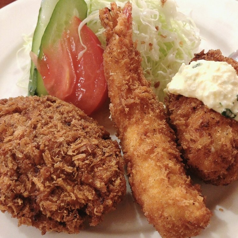 特性メンチカツとエビフライとクリームコロッケの盛り合わせ(オーレオーレ （Ole Ole）)