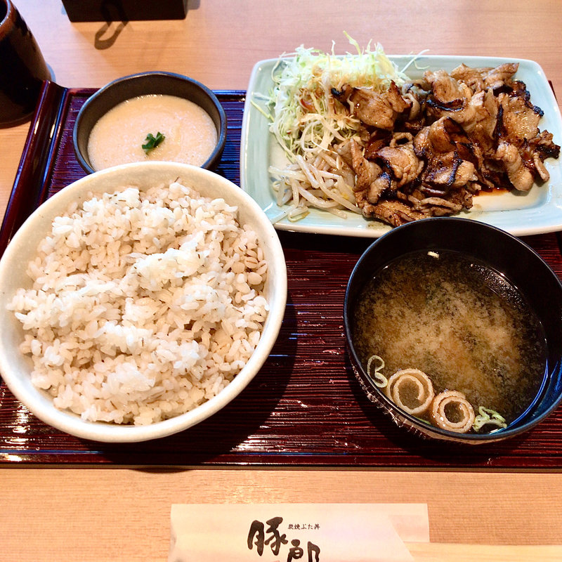 豚皿カルビと麦とろ飯定食（大盛り・肉増し）(豚郎 伏見店 （ぶたろう）)