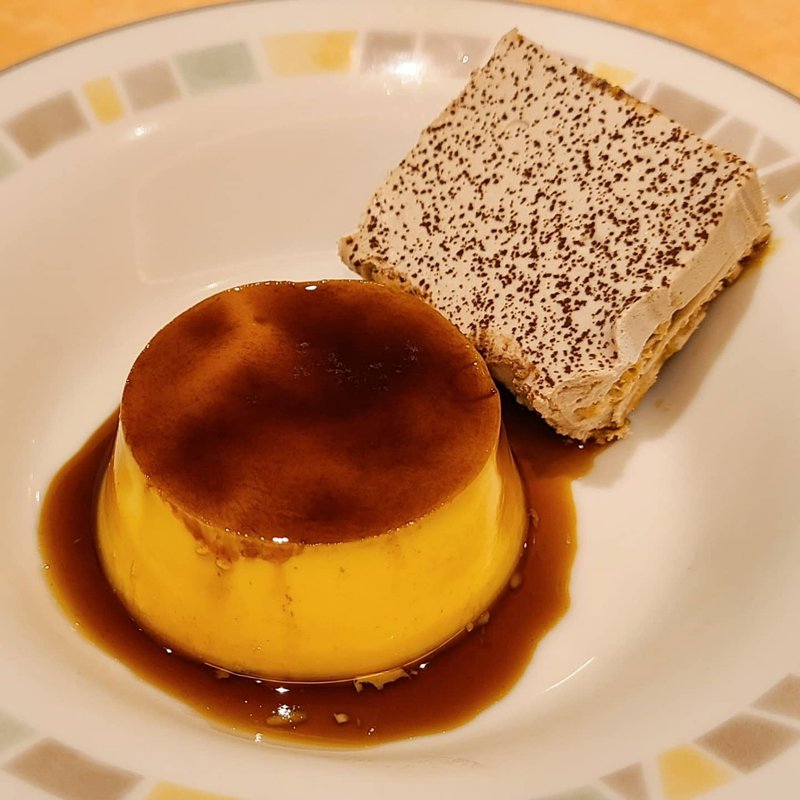 プリンとヘーゼルナッツの盛合せ(サイゼリヤ)