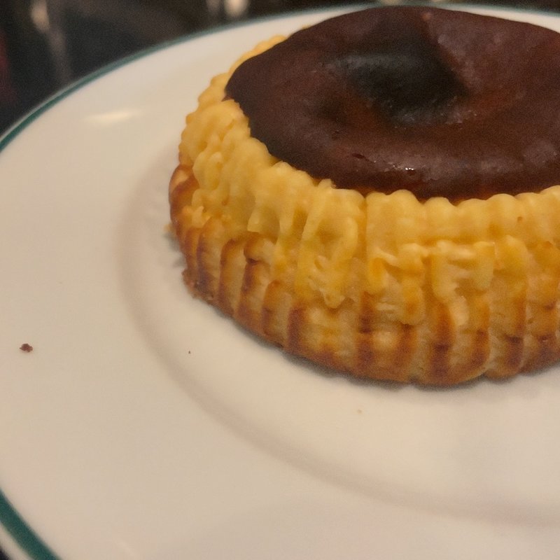 バスクチーズケーキ(AUX BACCHANALES GINZA（オーバカナル 銀座）)