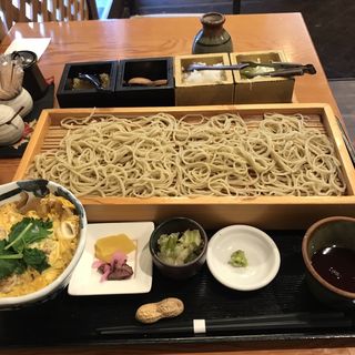 板蕎麦とカツ丼ランチセット(板蕎麦 山葵)
