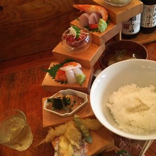 魚男の七変化丼(博多炉端 魚男)