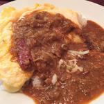 牛すじカレーオムごはん(ブラウニー)