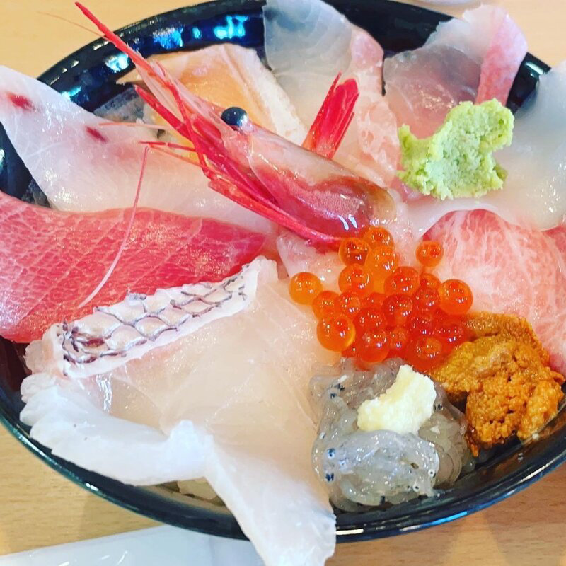 まかない丼デラックス(海鮮処 海門 （かいもん）)