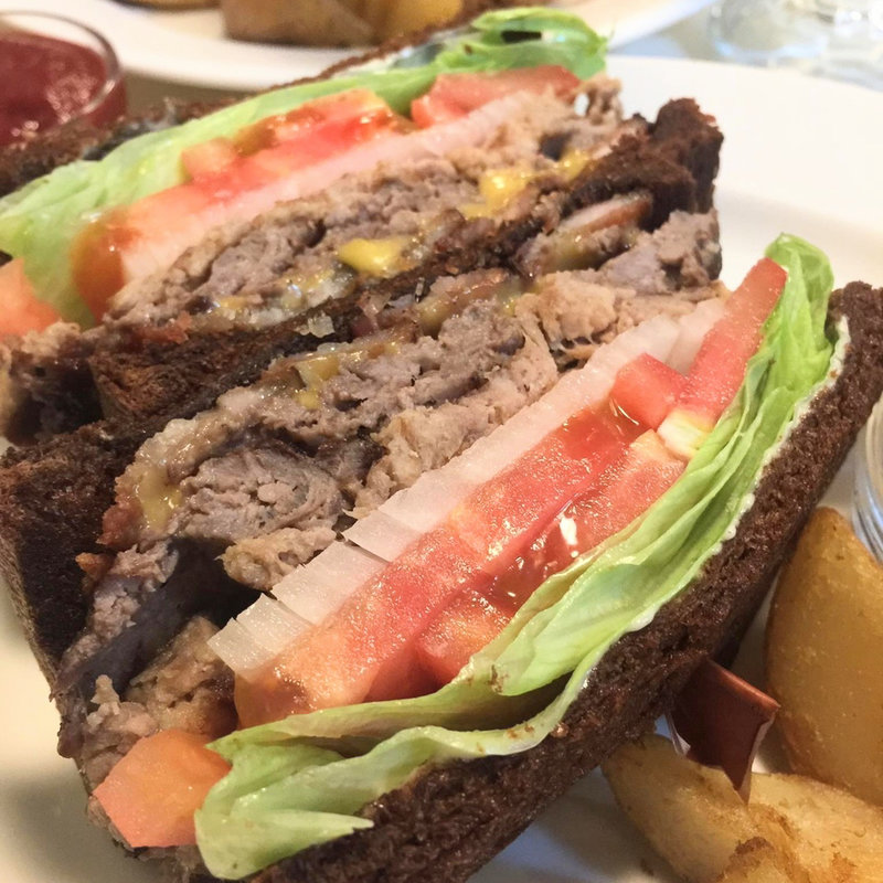 コンビーフ&パティメルトサンドウィッチ(ベーカーバウンス 東京ミッドタウン店)