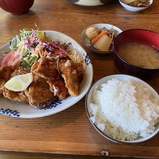 から揚げ定食(松木園レストラン)