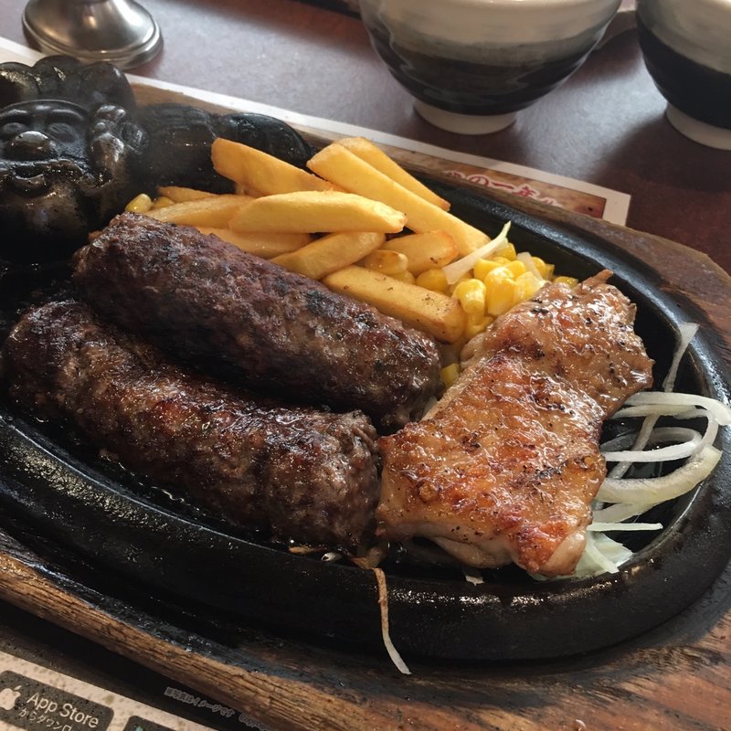 炭焼き超粗挽きハンバーグとチキンステーキランチ(ブロンコビリー 春日井高蔵寺店 )