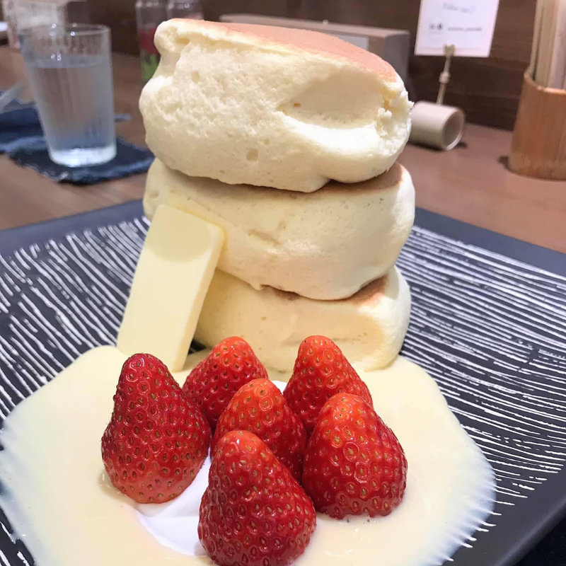 苺のパンケーキ(紅鶴)