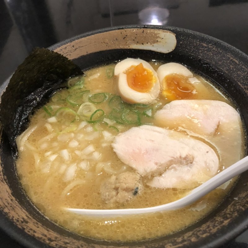 濃厚鶏白湯らーめん(麺匠 桂邸 OAP店)