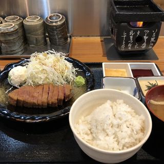 牛カツ定食(牛かつ冨田)