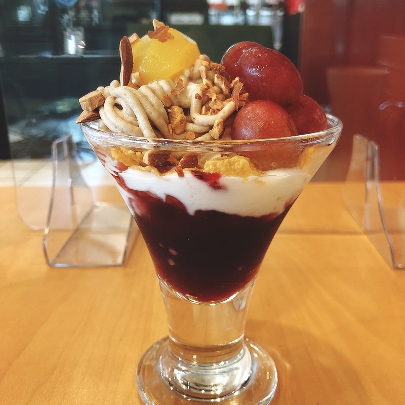 フレッシュぶどうとマロンクリームサンデー(ガスト 師岡店)
