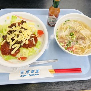 沖縄そばとタコライス(空港食堂 （クウコウショクドウ）)